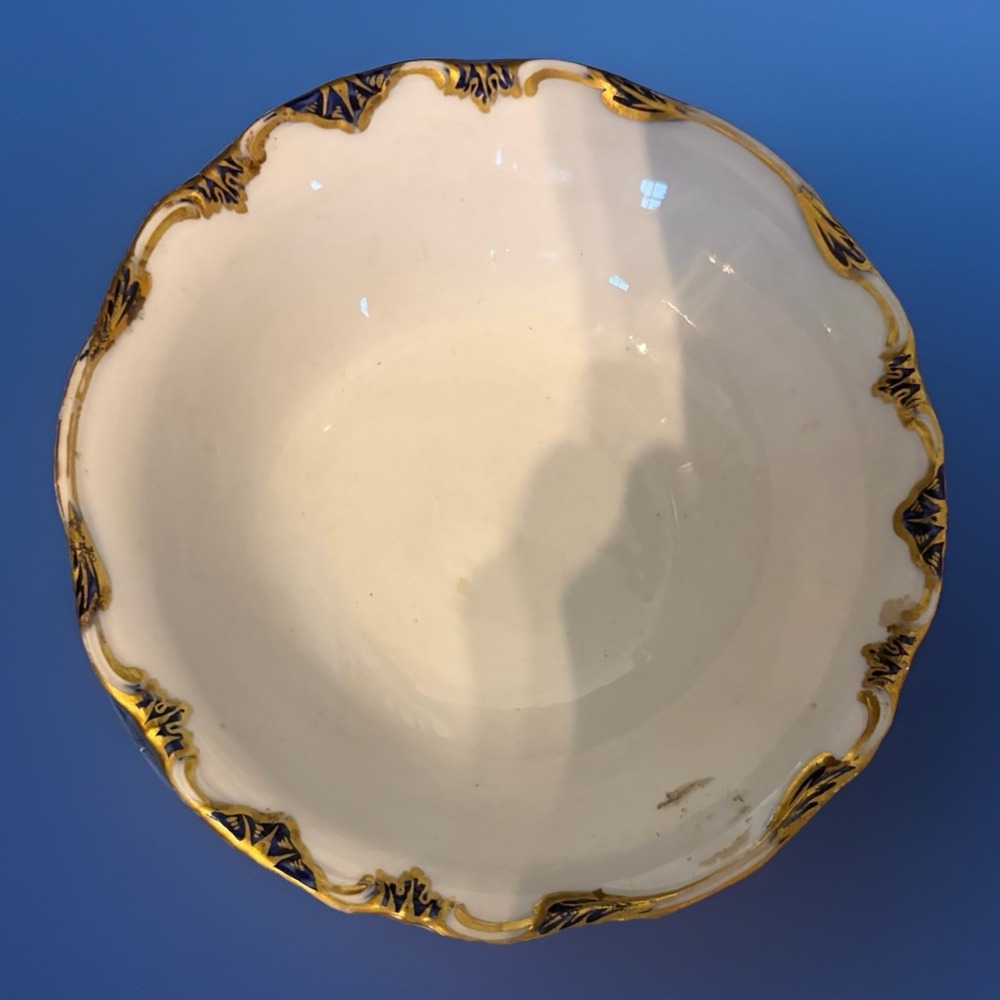 Vtg Crescent China England A661 Bowl Black‎ and gold gilt scalloped Rim 6.5"